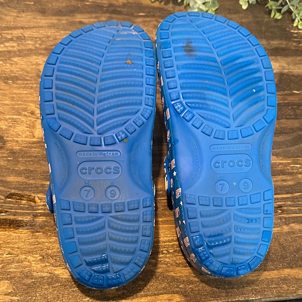 Limited Edition Vineyard Vines Crocs Womens size 9 Men’s size 7 - Picture 4 of 4